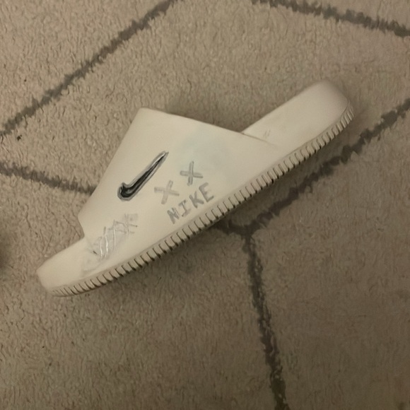 Nike X Kaws custom Nike calm slide - Picture 4 of 4